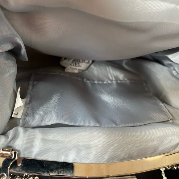 Silver colored BIJOUX TERNER Polyester glam clutch with chain strap, NWT - Picture 5 of 7